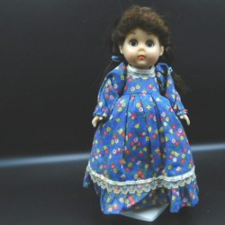 8'' ORIGINAL VOGUE GINNY BRUNETTE DOLL, DRESS, HEART STAND